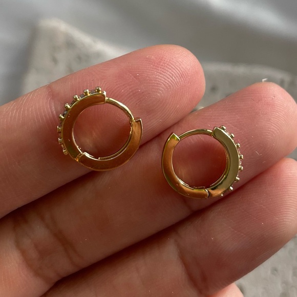 Chic Gold Hoop and Stud Earrings Set - Picture 3 of 5